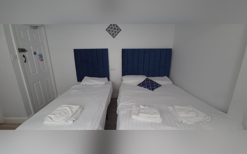 Triple room at Golders Park Hotel