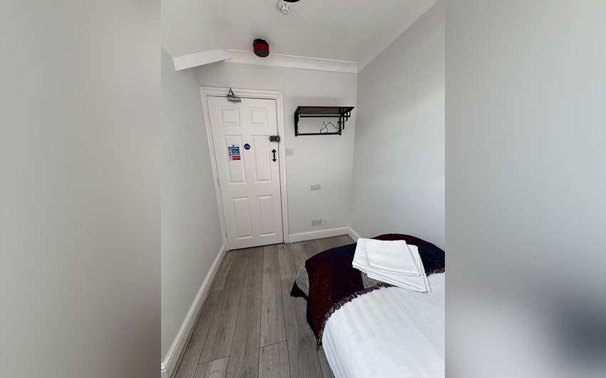Single room at Golders Park Hotel
