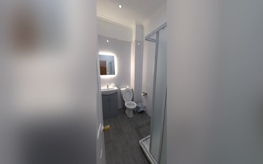 Bathroom at Golders Park Hotel