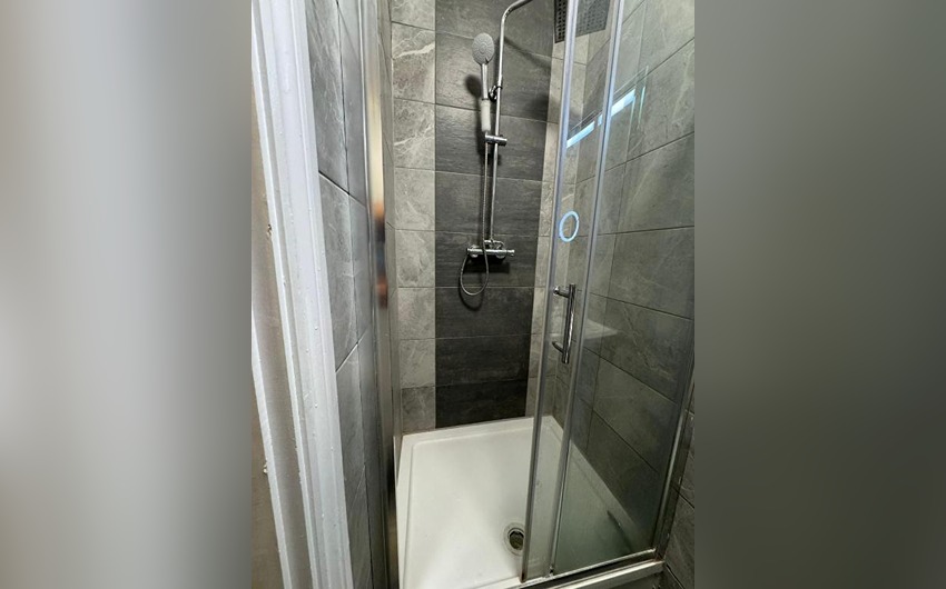 Bathroom at Golders Park Hotel