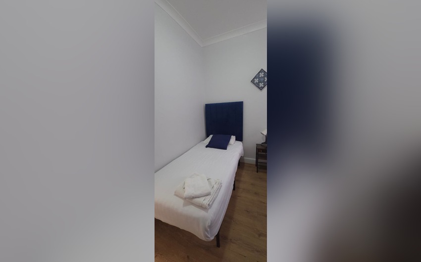 Single room at Golders Park Hotel