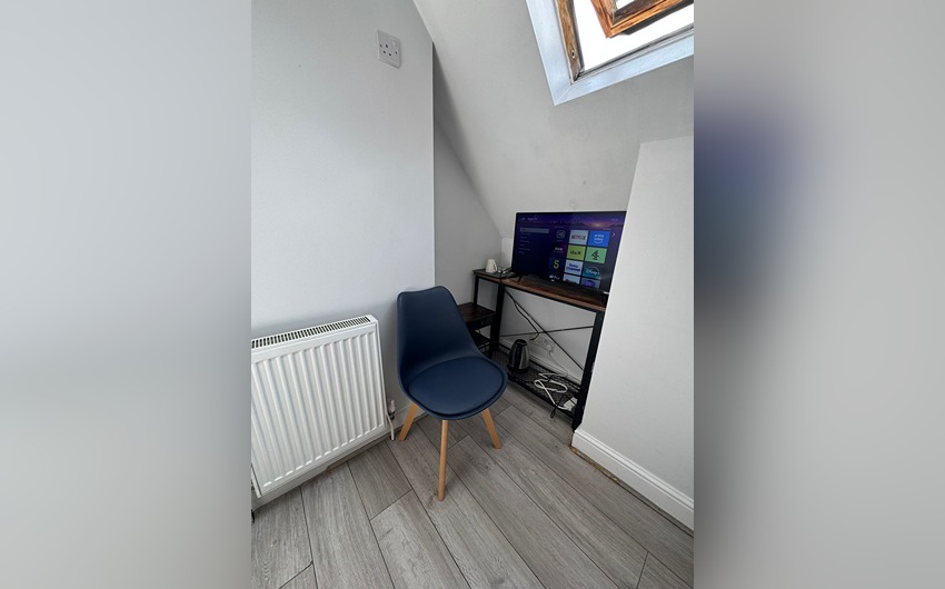 Single room at Golders Park Hotel