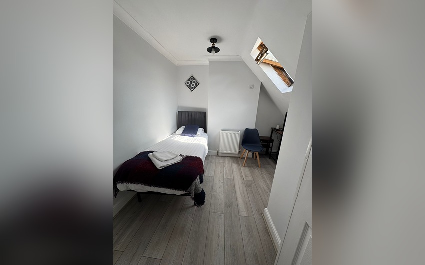 Single room at Golders Park Hotel